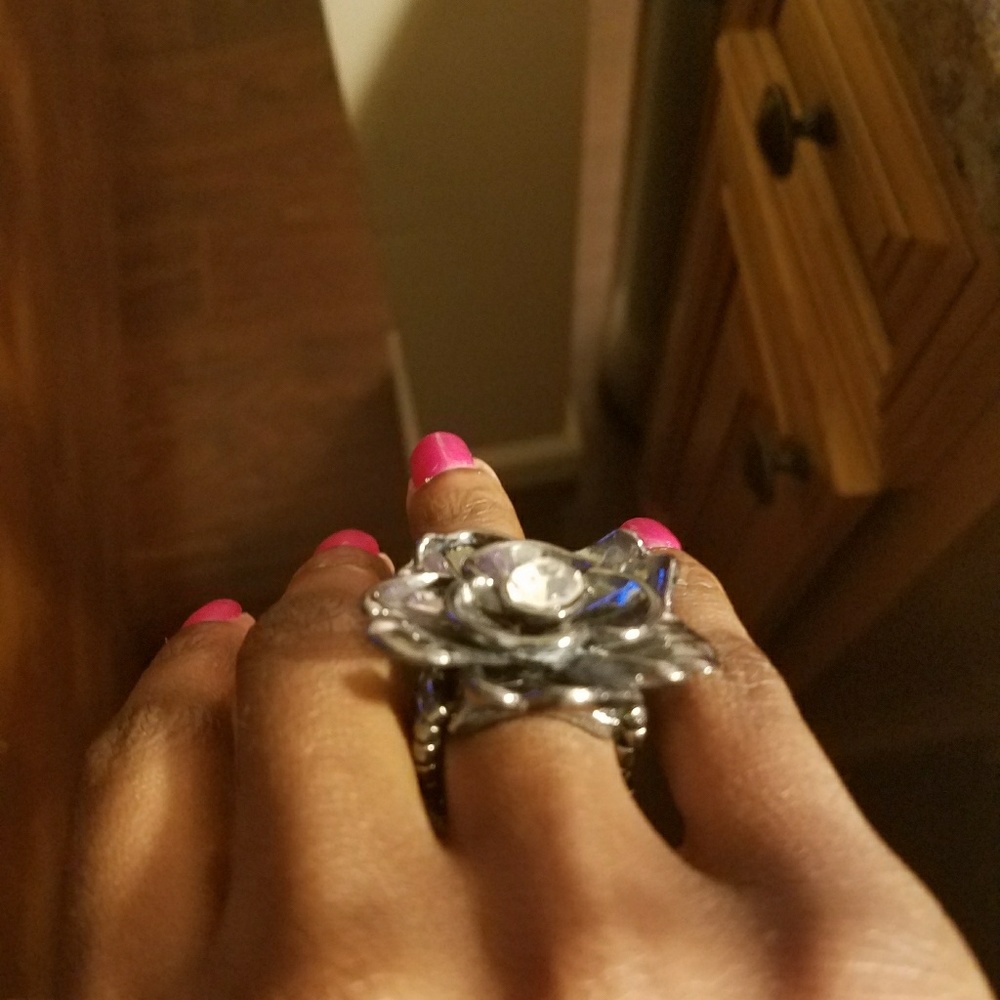 Flower ring - Picture 2 of 3